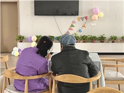 當你老到忘了世界，我該拿什么來愛你